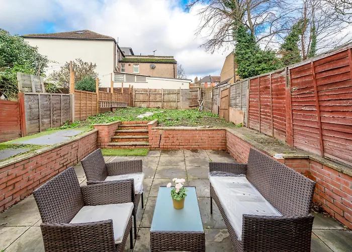 Cozy & Comfy Woodgreen Station Apartment Sleeps 6