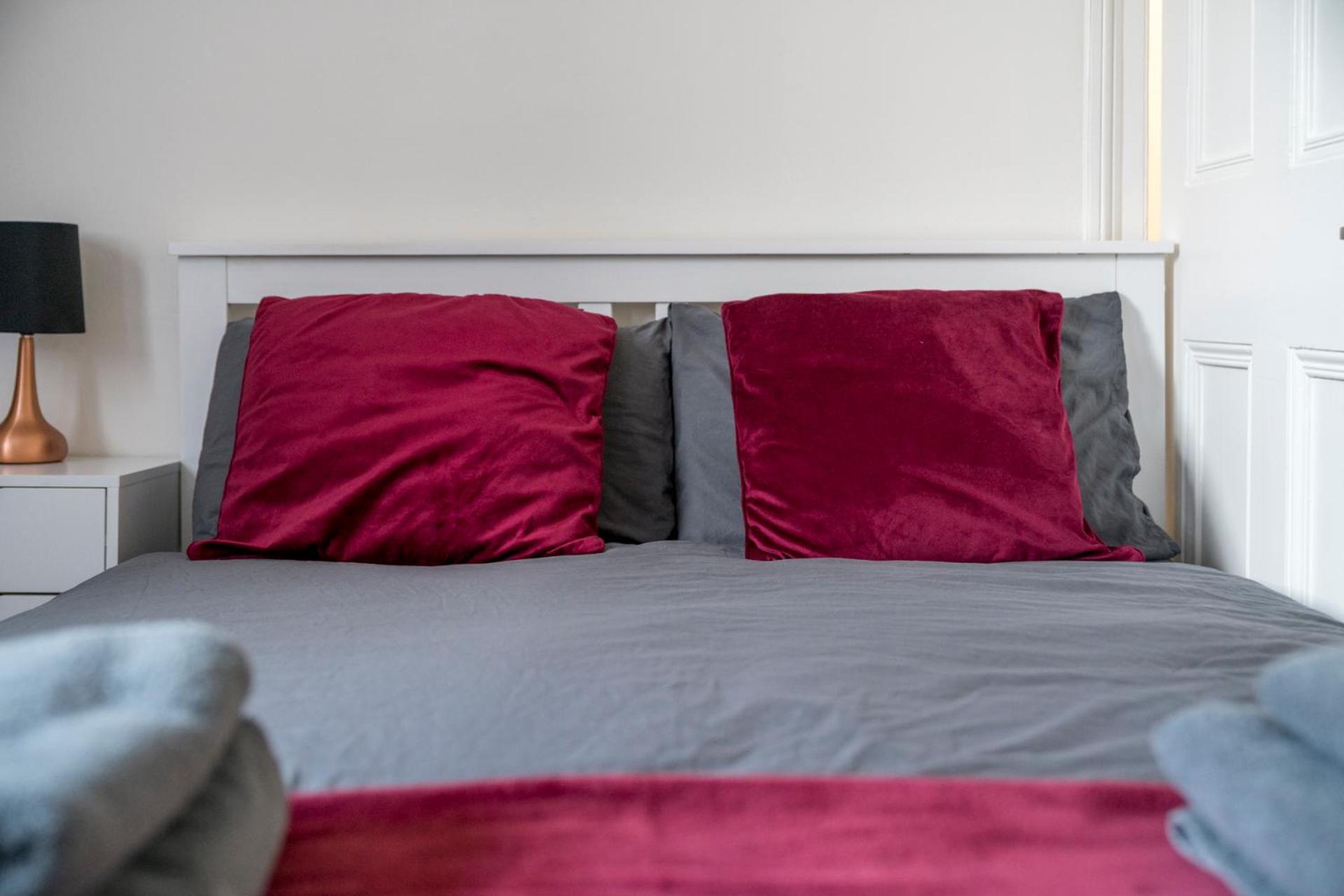 Cozy & Comfy Woodgreen Station Sleeps 6 Apartment *