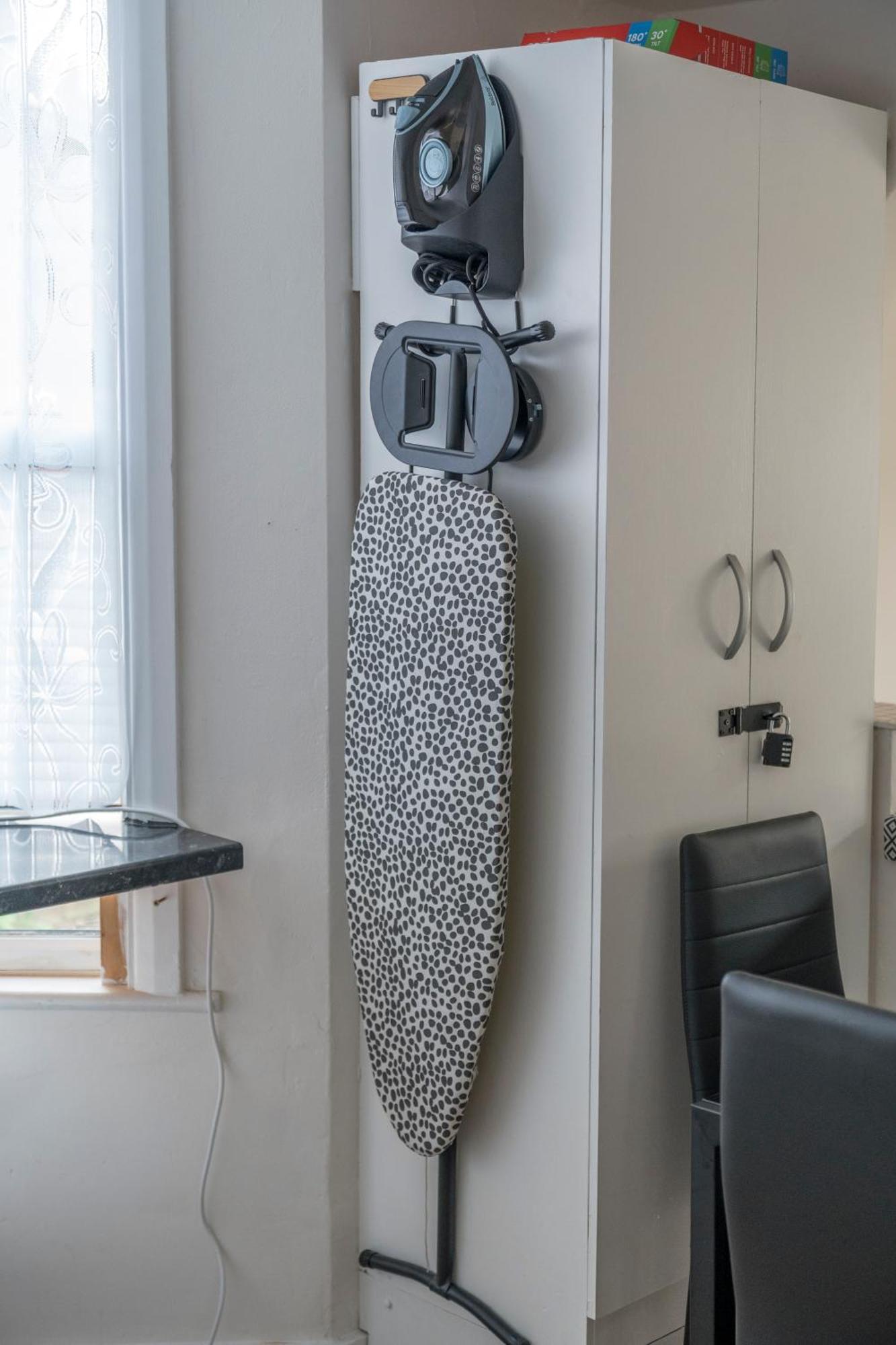 Apartment Cozy & Comfy Woodgreen Station Sleeps 6 *