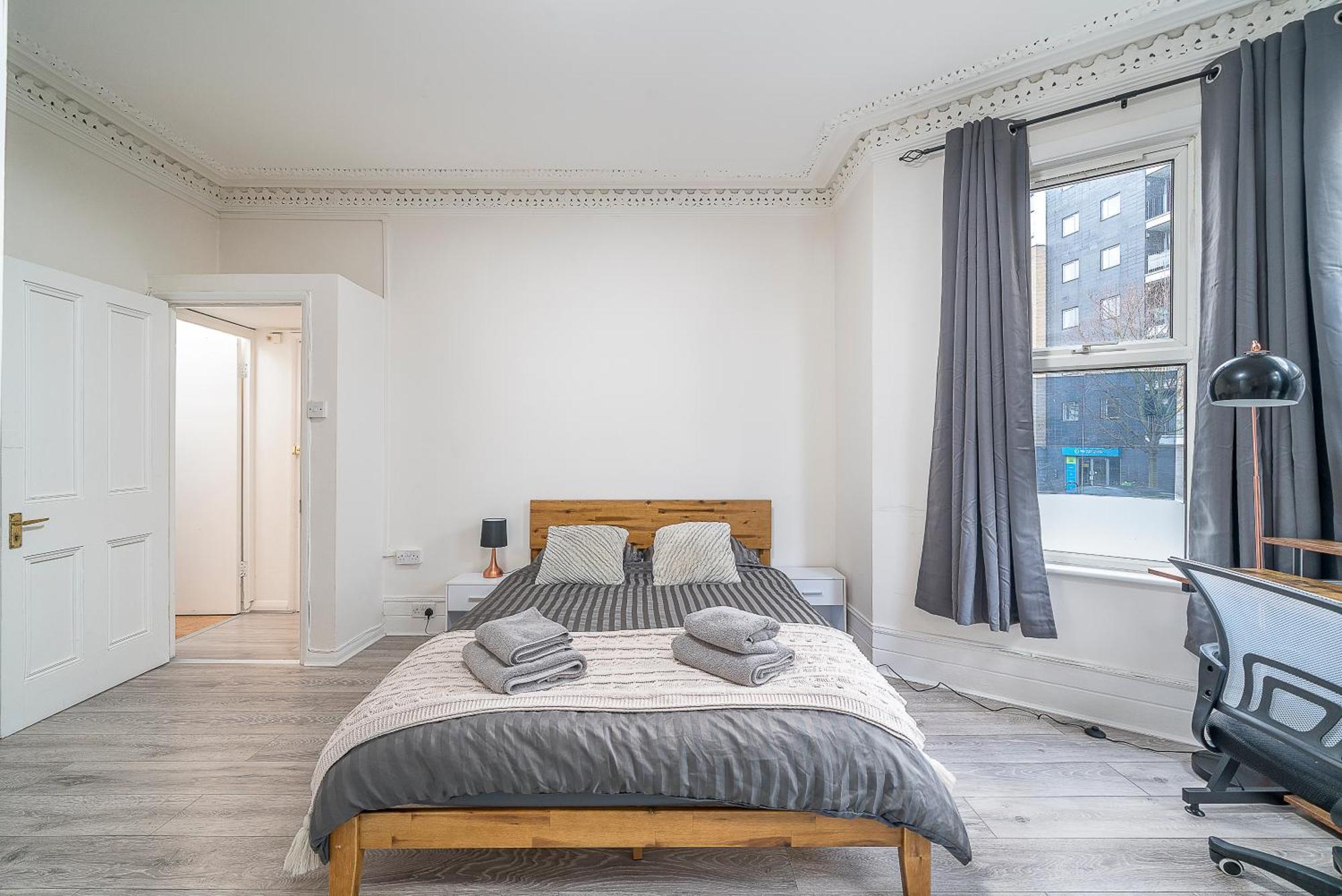 Cozy & Comfy Woodgreen Station Sleeps 6 London