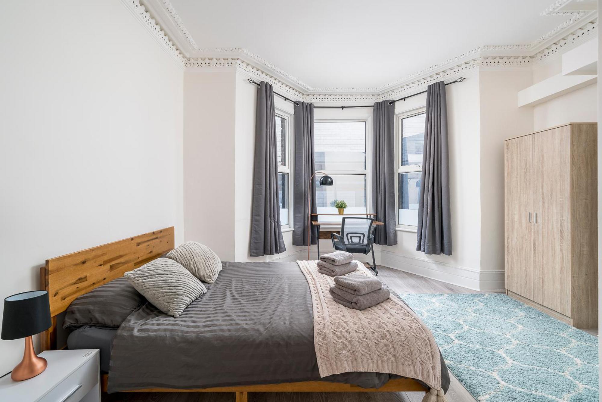Cozy & Comfy Woodgreen Station Sleeps 6