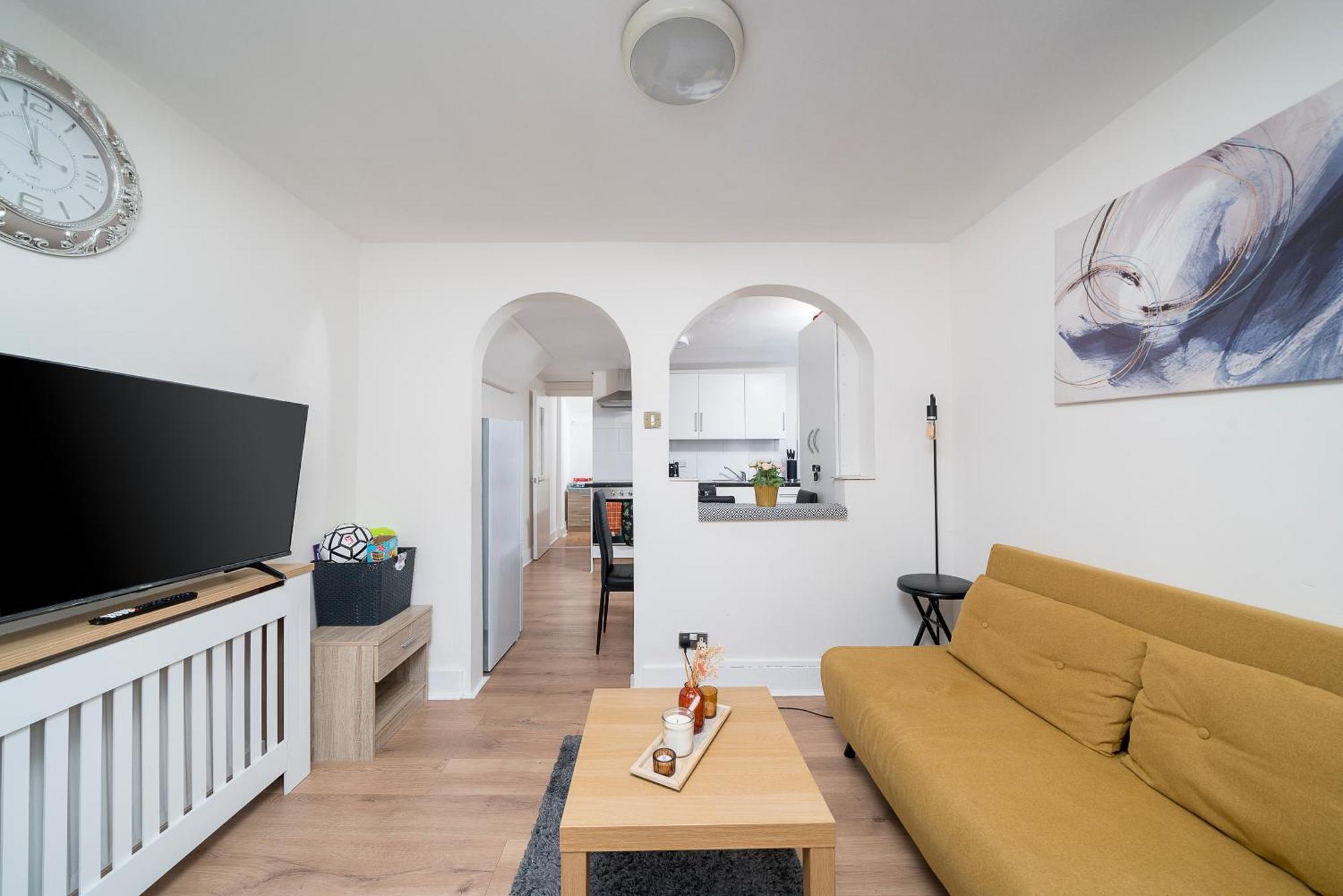 Apartment Cozy & Comfy Woodgreen Station Sleeps 6