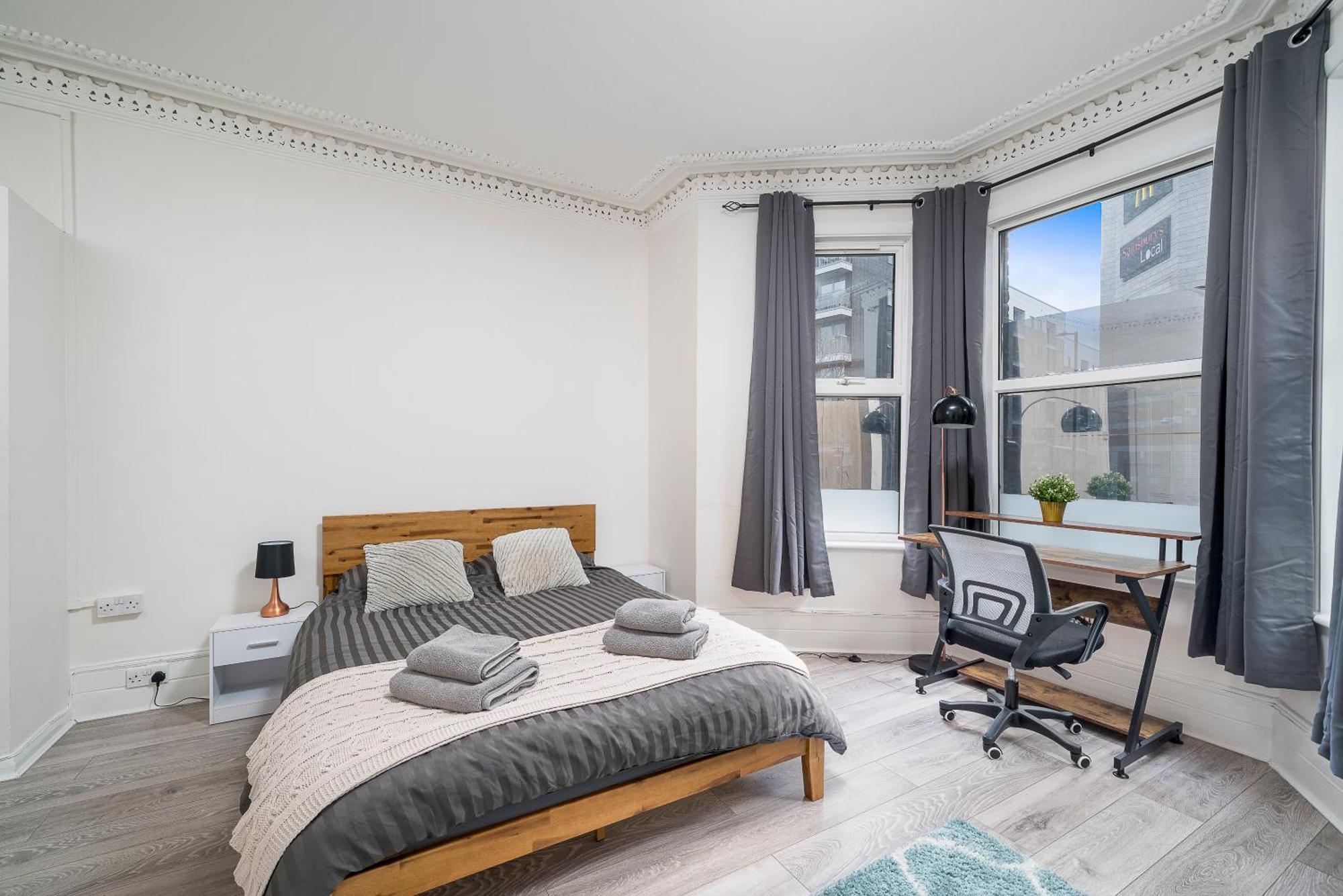 Cozy & Comfy Woodgreen Station Sleeps 6 London