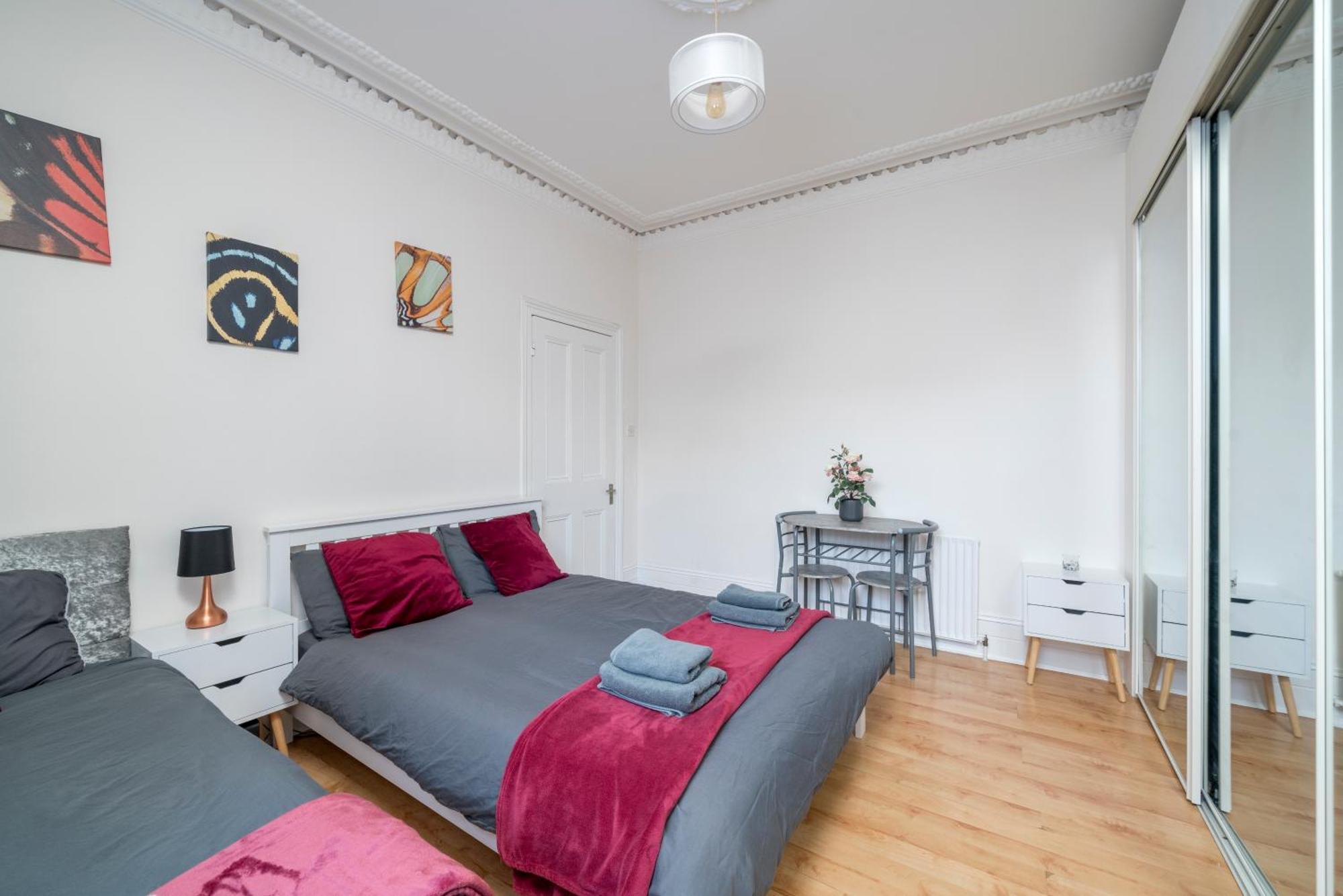Cozy & Comfy Woodgreen Station Sleeps 6 Apartment
