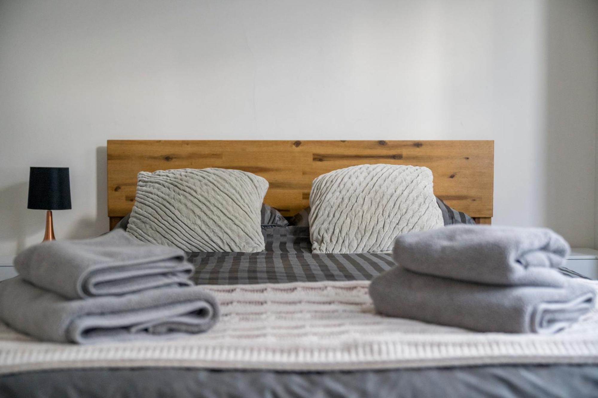 Cozy & Comfy Woodgreen Station Sleeps 6 * London