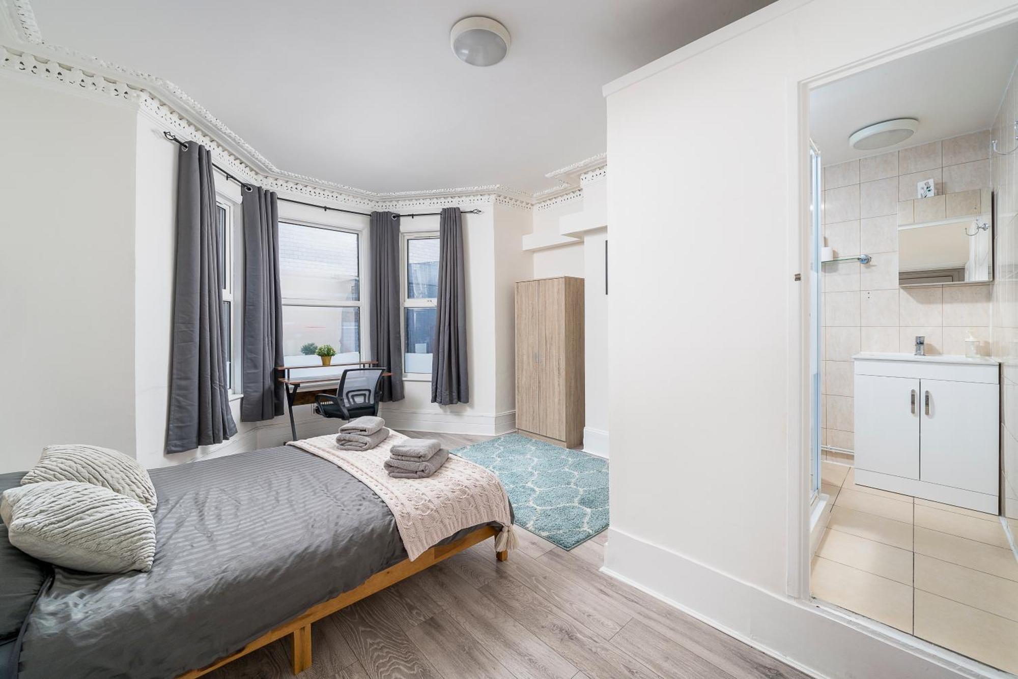 Apartment Cozy & Comfy Woodgreen Station Sleeps 6